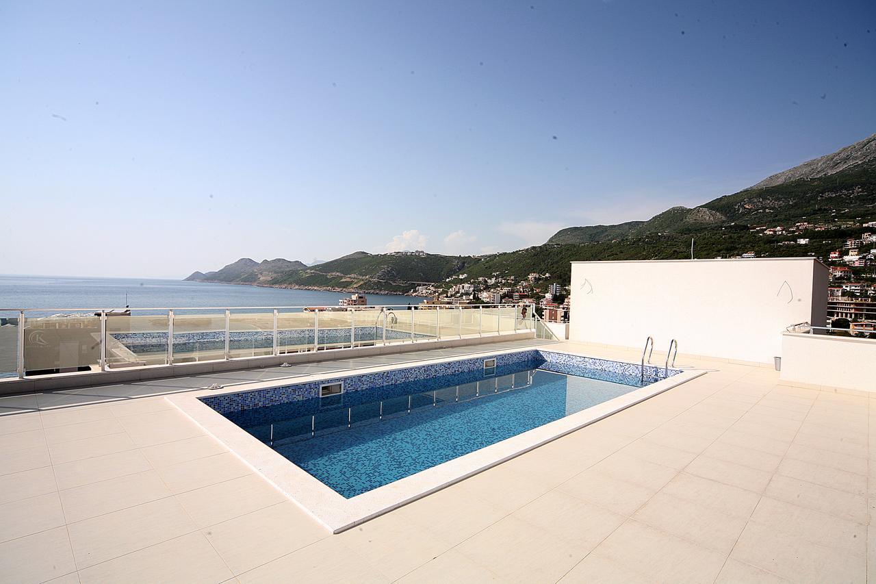 Sea Star Apartment Dobra Voda Esterno foto