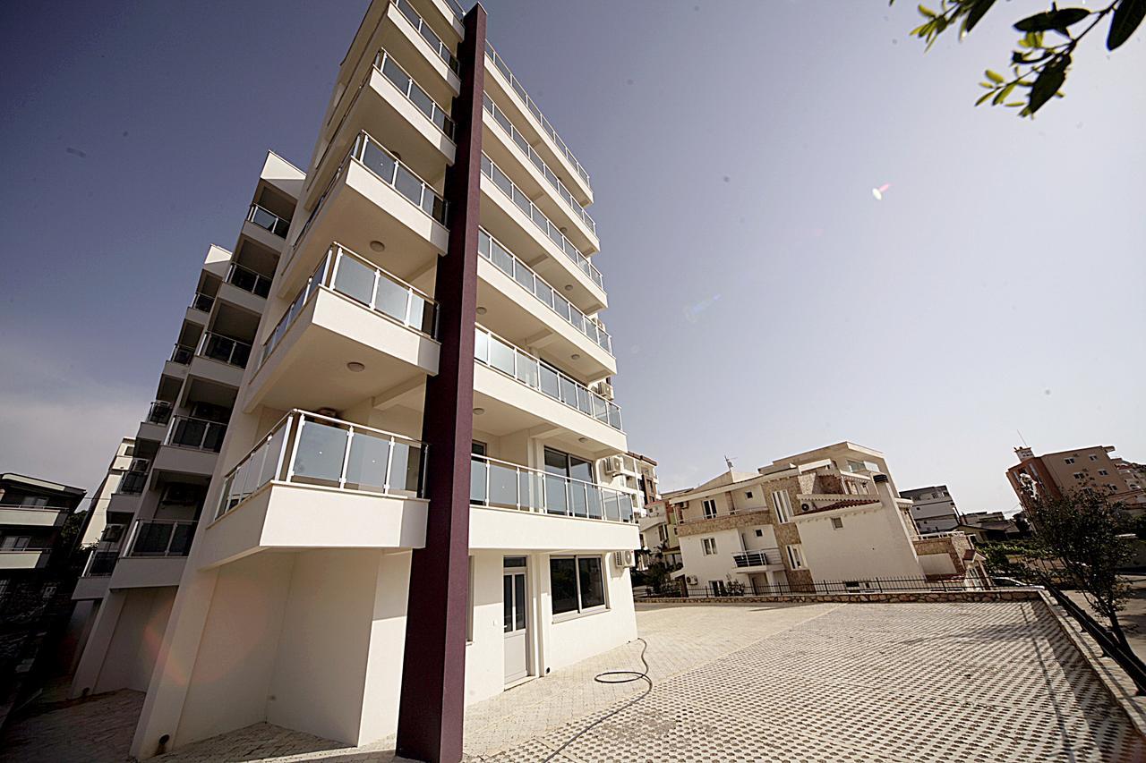 Sea Star Apartment Dobra Voda Esterno foto