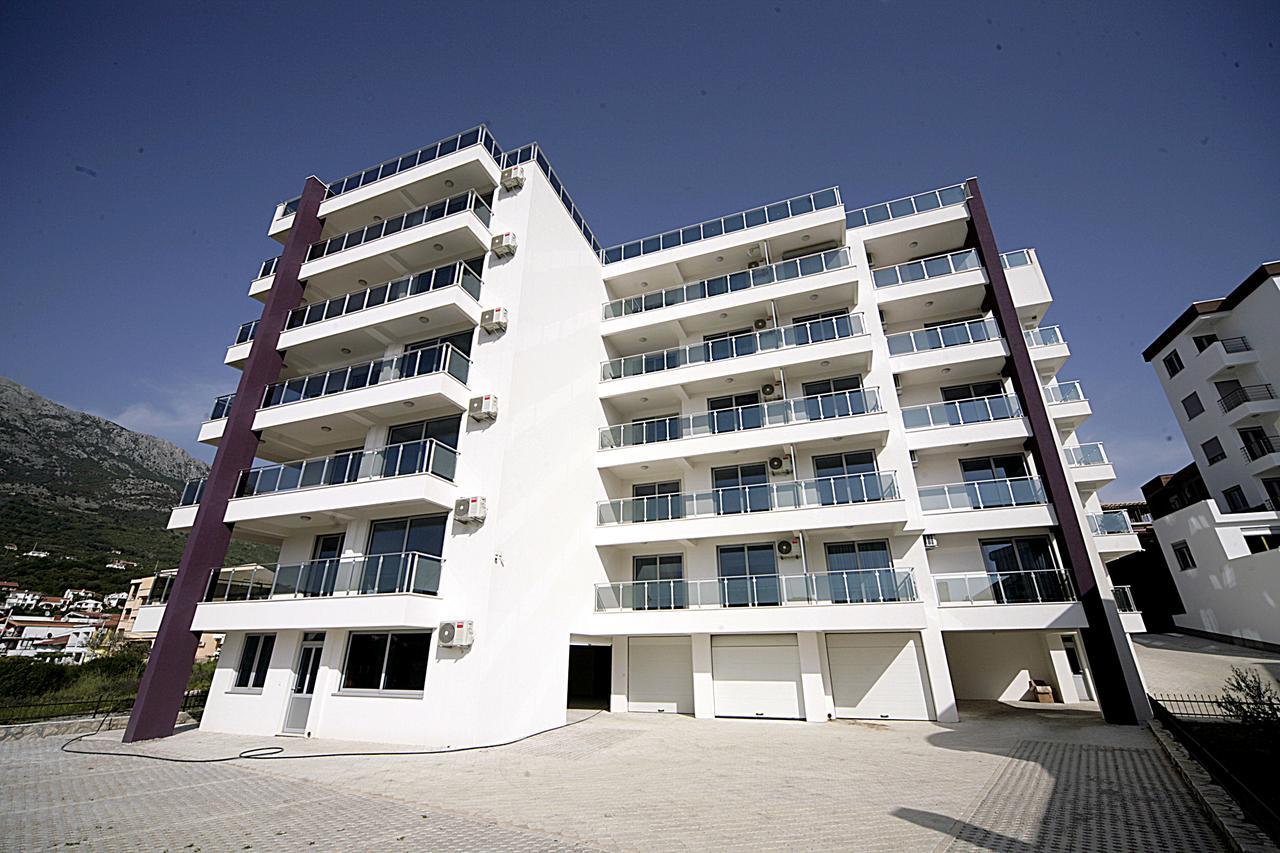 Sea Star Apartment Dobra Voda Esterno foto