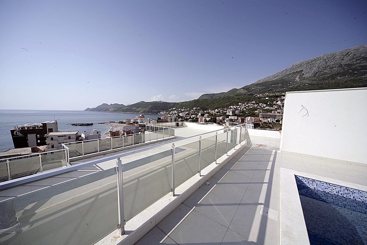 Sea Star Apartment Dobra Voda Esterno foto