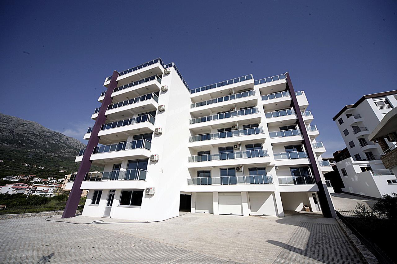 Sea Star Apartment Dobra Voda Esterno foto