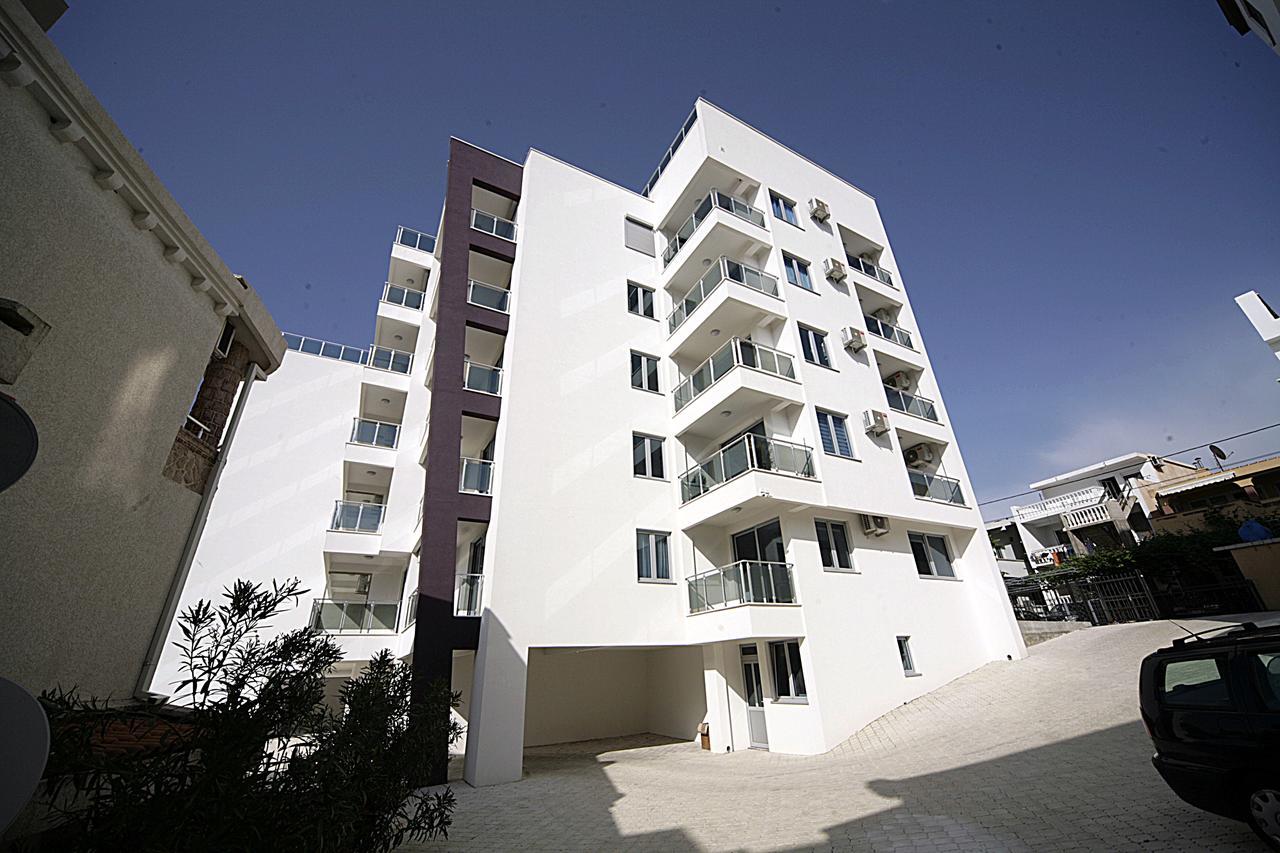 Sea Star Apartment Dobra Voda Esterno foto