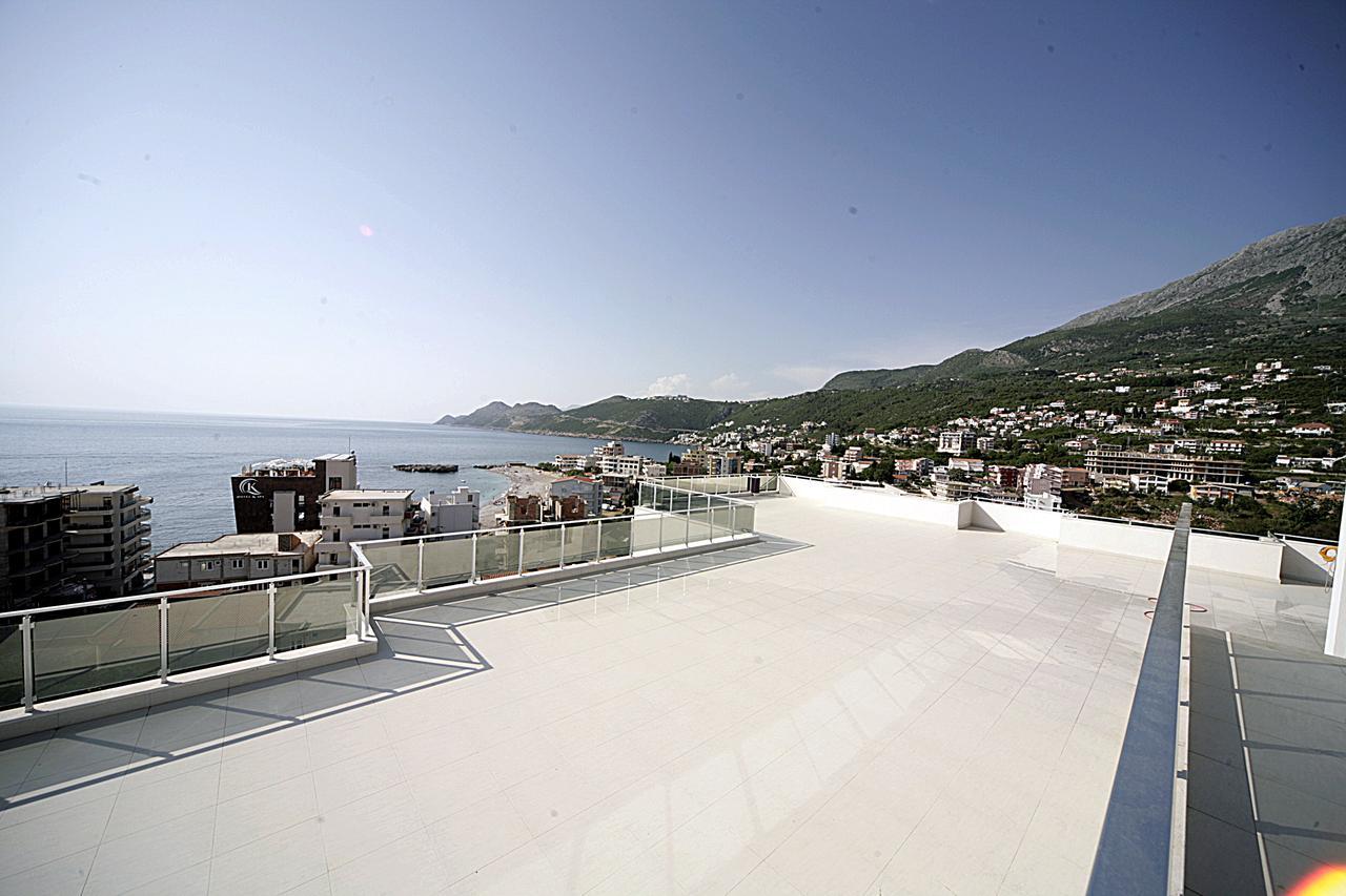 Sea Star Apartment Dobra Voda Esterno foto