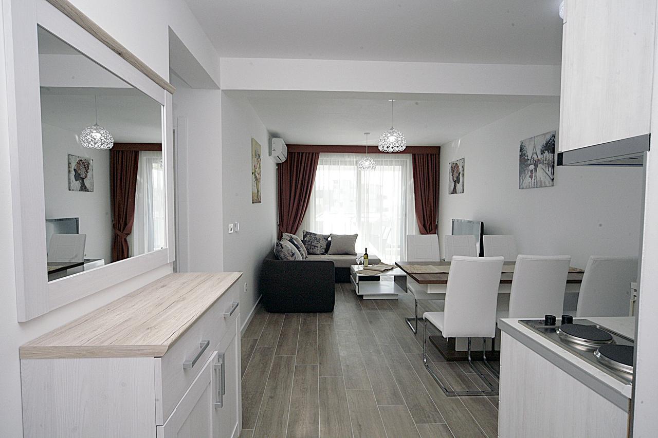 Sea Star Apartment Dobra Voda Esterno foto