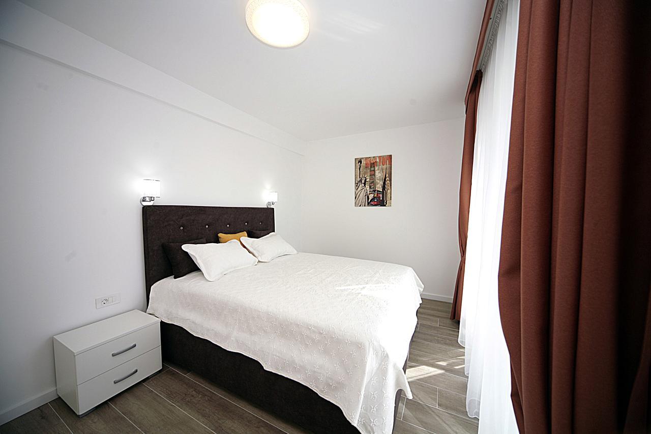 Sea Star Apartment Dobra Voda Esterno foto