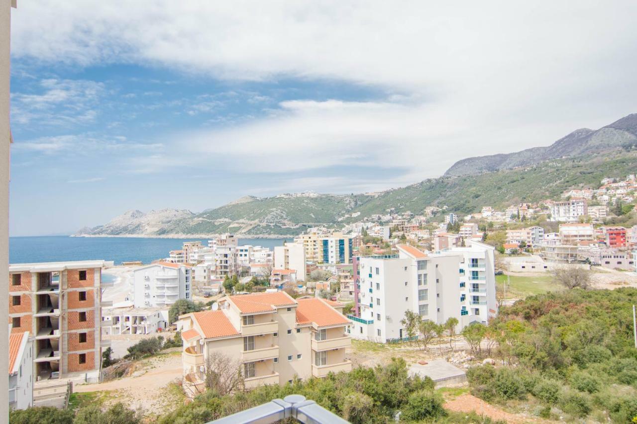 Sea Star Apartment Dobra Voda Esterno foto