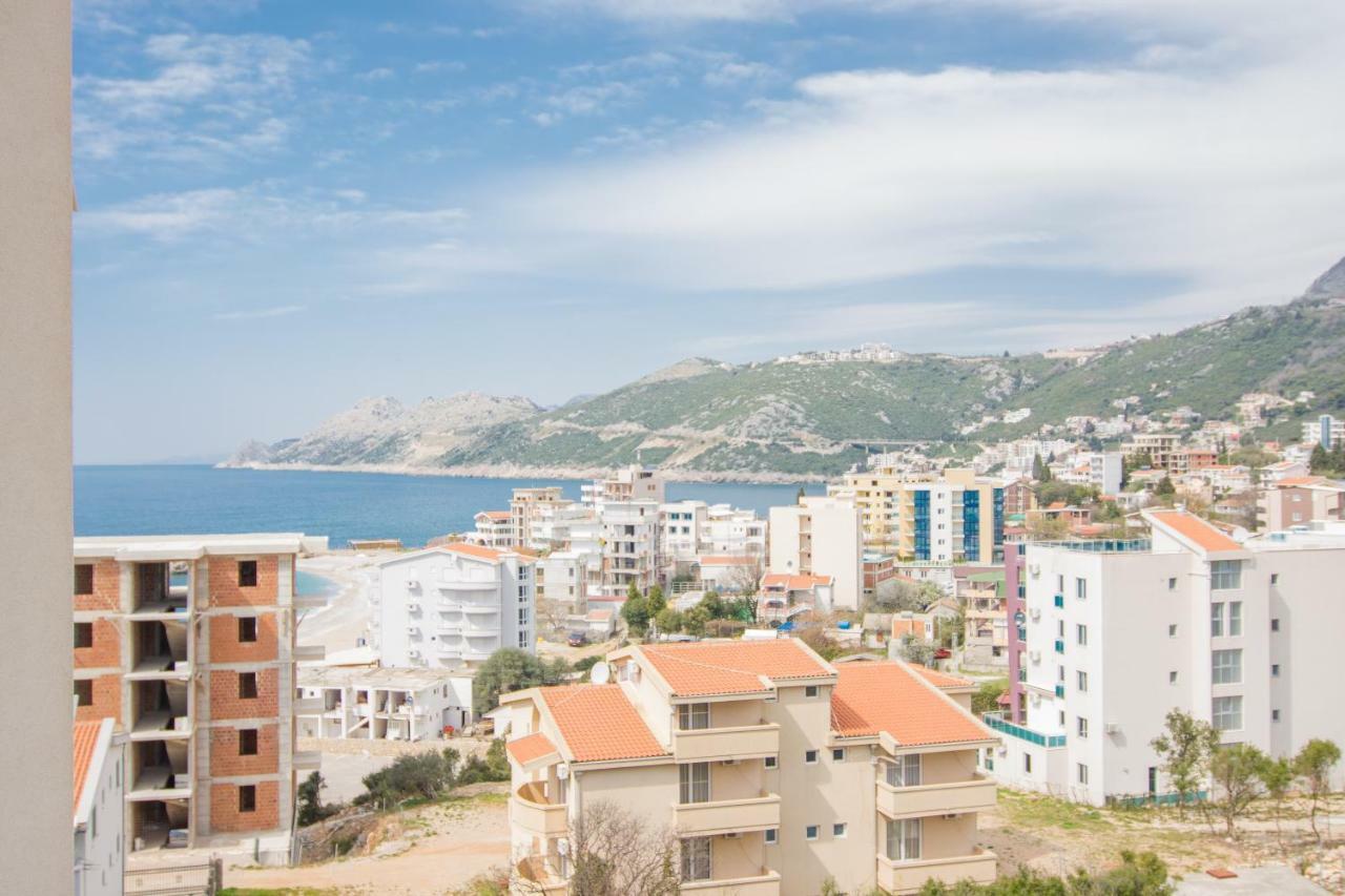 Sea Star Apartment Dobra Voda Esterno foto